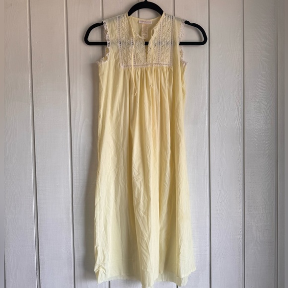 Vintage Dresses & Skirts - Vintage Women's Dress in Soft Yellow